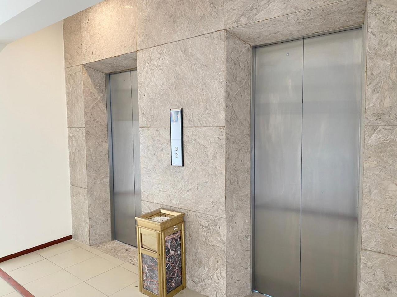 NguyẽN QuyèN Hotel Hanoi Zewnętrze zdjęcie