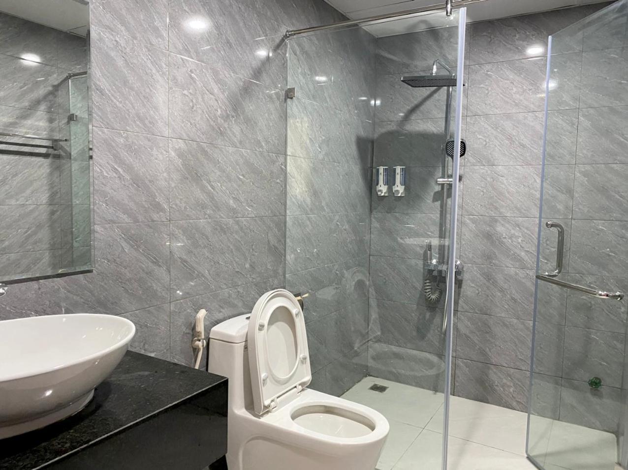 NguyẽN QuyèN Hotel Hanoi Zewnętrze zdjęcie