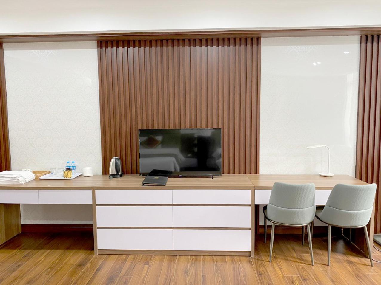 NguyẽN QuyèN Hotel Hanoi Zewnętrze zdjęcie