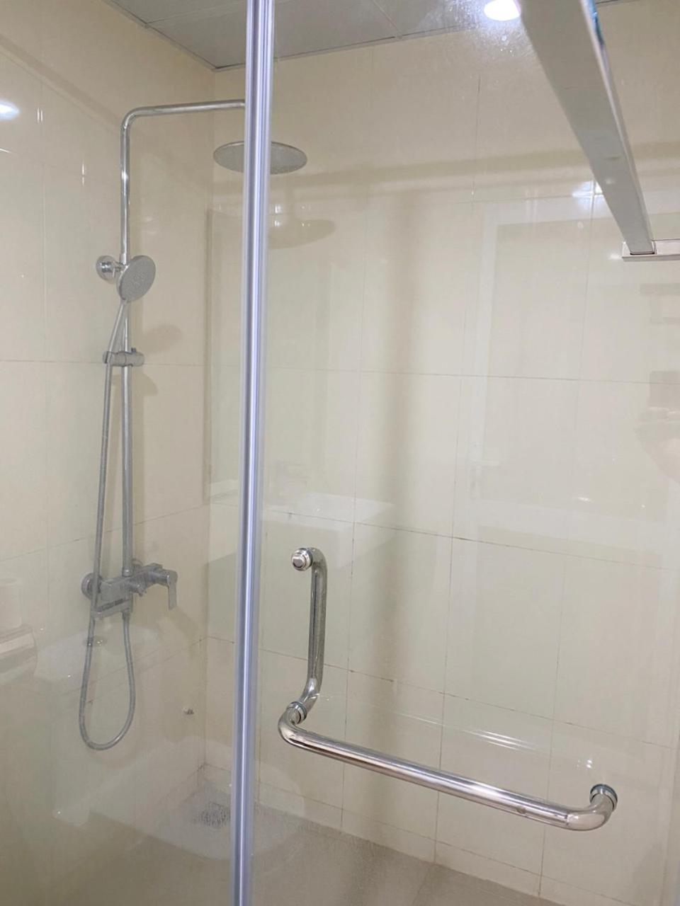 NguyẽN QuyèN Hotel Hanoi Zewnętrze zdjęcie