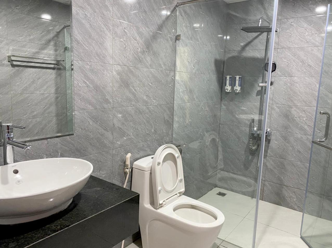 NguyẽN QuyèN Hotel Hanoi Zewnętrze zdjęcie