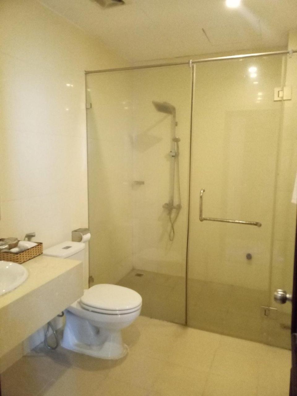 NguyẽN QuyèN Hotel Hanoi Zewnętrze zdjęcie