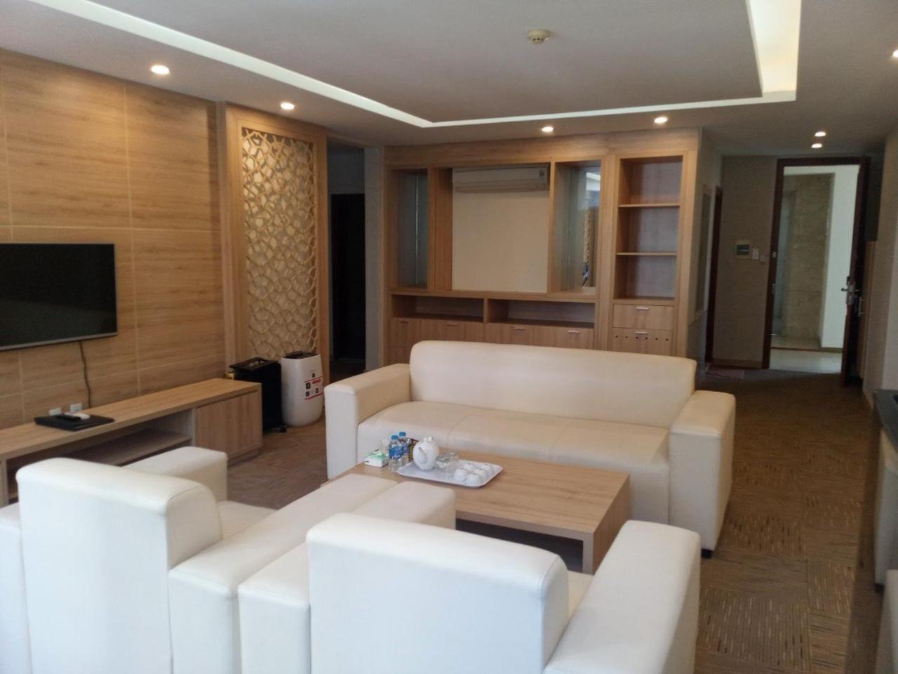 NguyẽN QuyèN Hotel Hanoi Zewnętrze zdjęcie